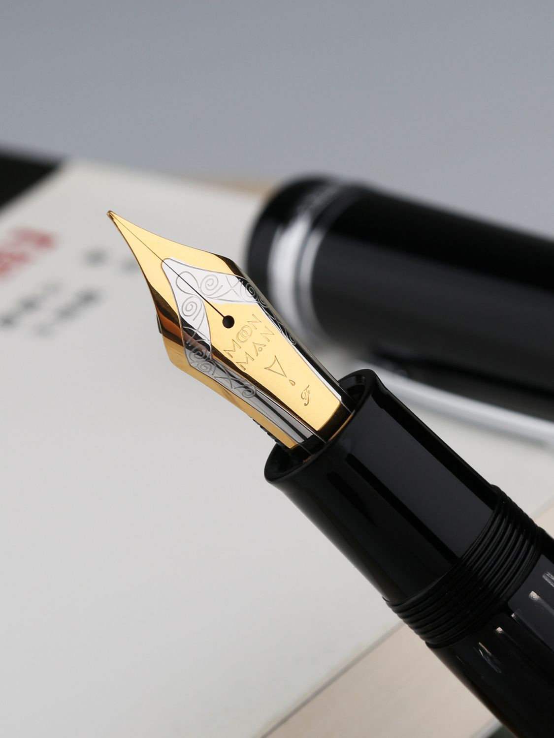Majohn P141 Resin Piston Fountain Pen
