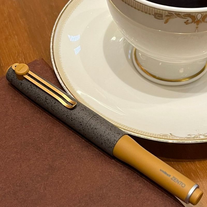 Uni-ball ZENTO Signature Magnetic Gel Pen
