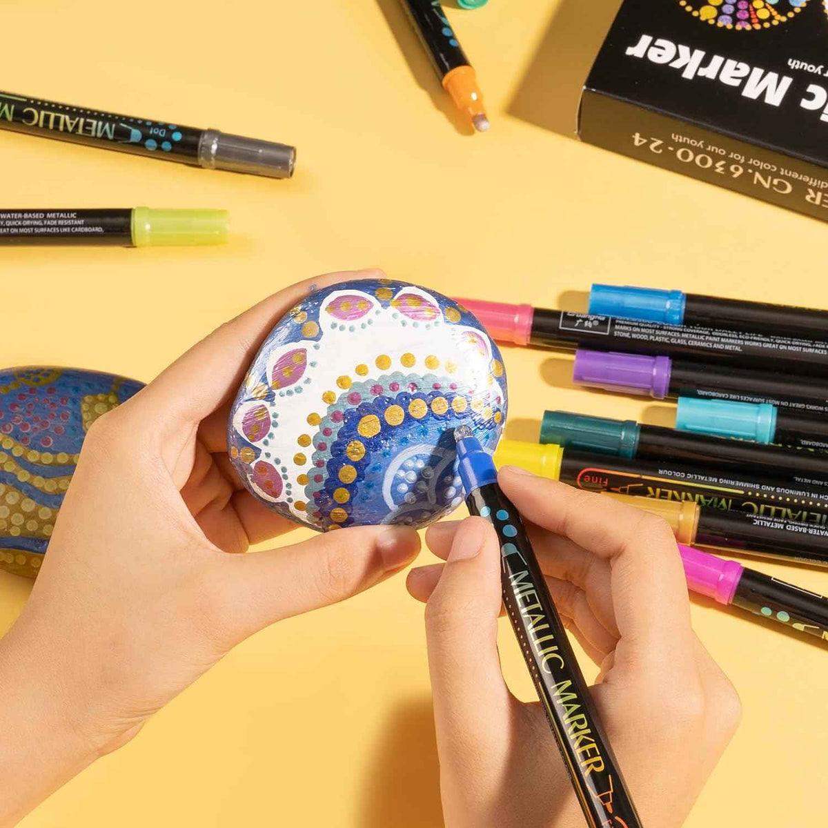 Guangna 24 Colors Metallic Paint Twin Marker Pens with Dot and Fine Tip - TTpen