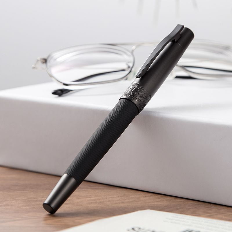 Hongdian 601 black fountain pen with textured grip